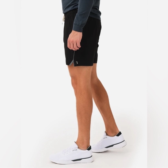 Vuori Trail Runner athletic shorts Black Size Large - Picture 2 of 10